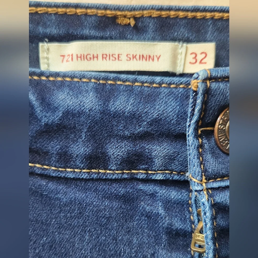 Blue Levi 721 High Rise Skinny Jeans Women Size 32 with Sleek Fit - Picture 3 of 6